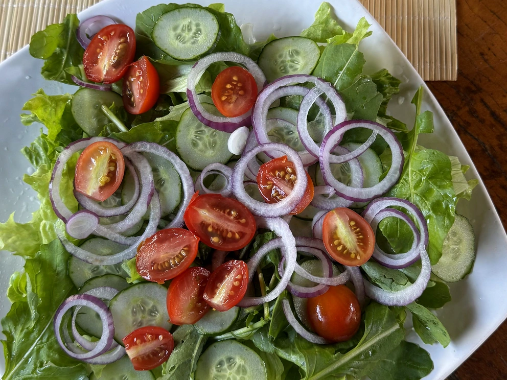 Salada da Casa de Folhas do Campo servido no Restaurante Dona Rê